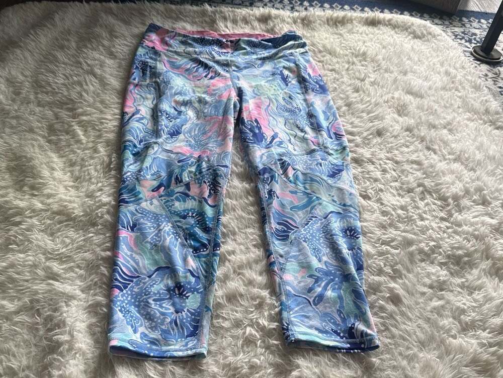 Lilly Pulitzer Luxletic Weekender Cropped Leggings in Jet Stream XL